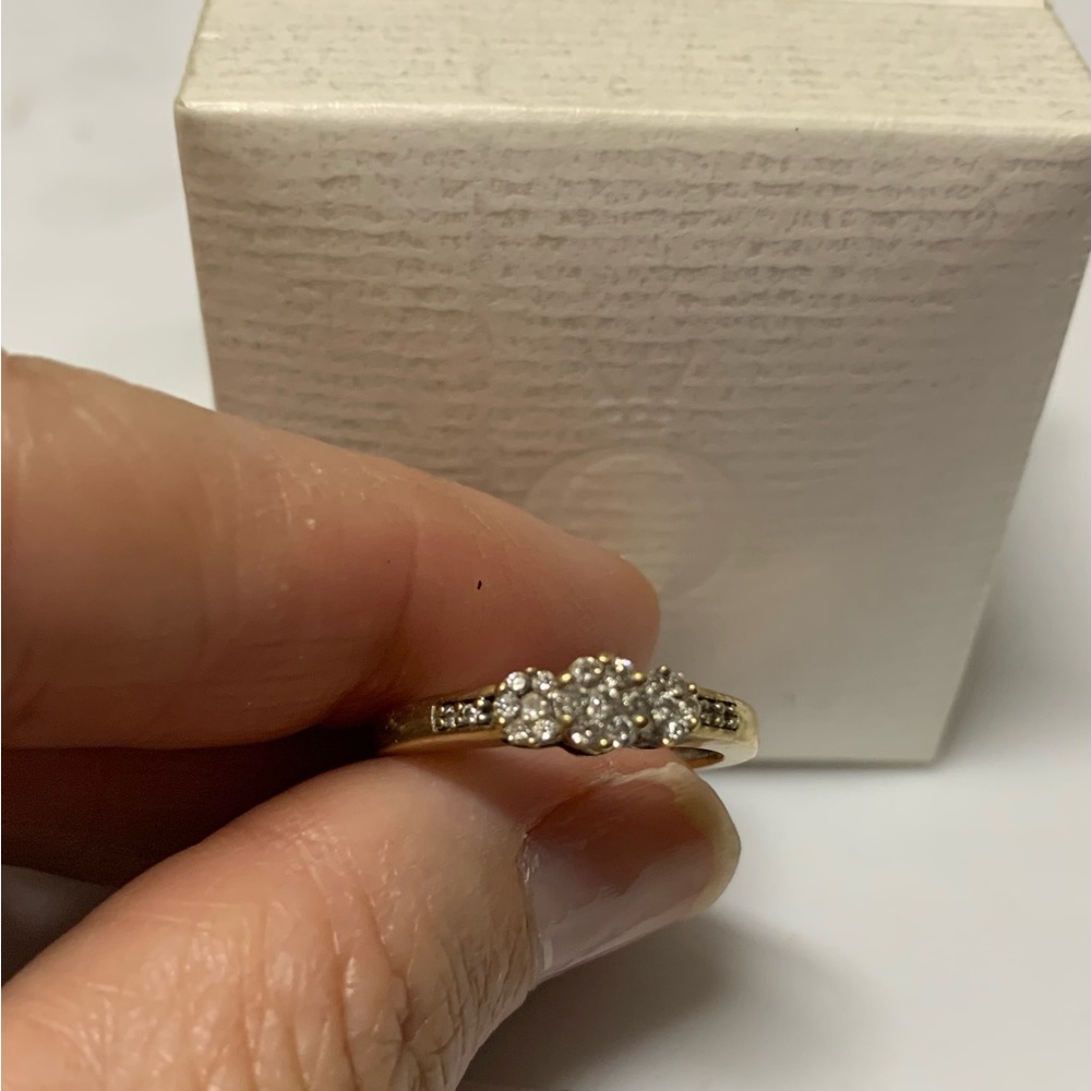 Diamond engagement ring